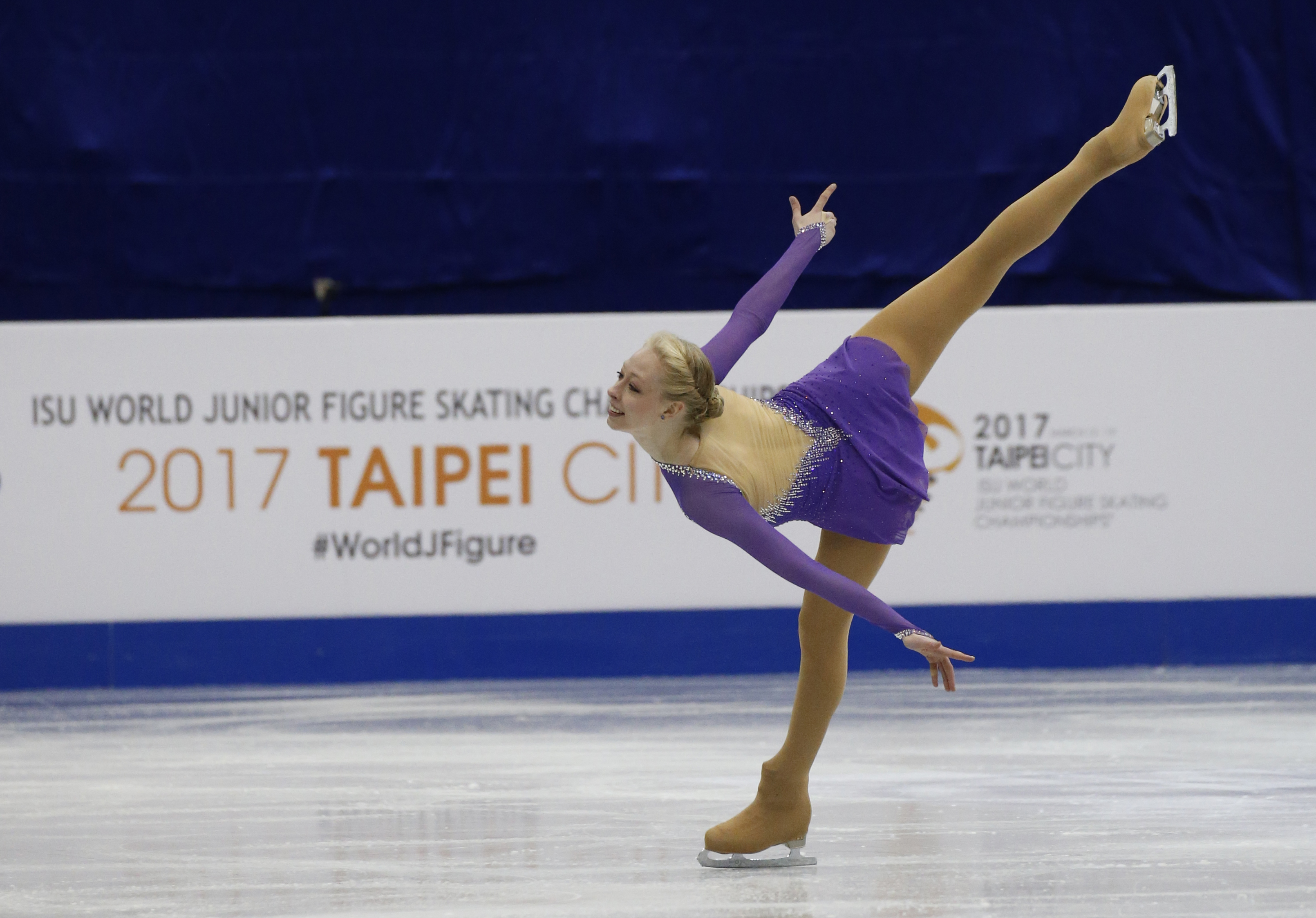 Bradie Tennell performs a spiral during the 2017 World Junior Figure Skating Championships in Taipei City, Taiwan.